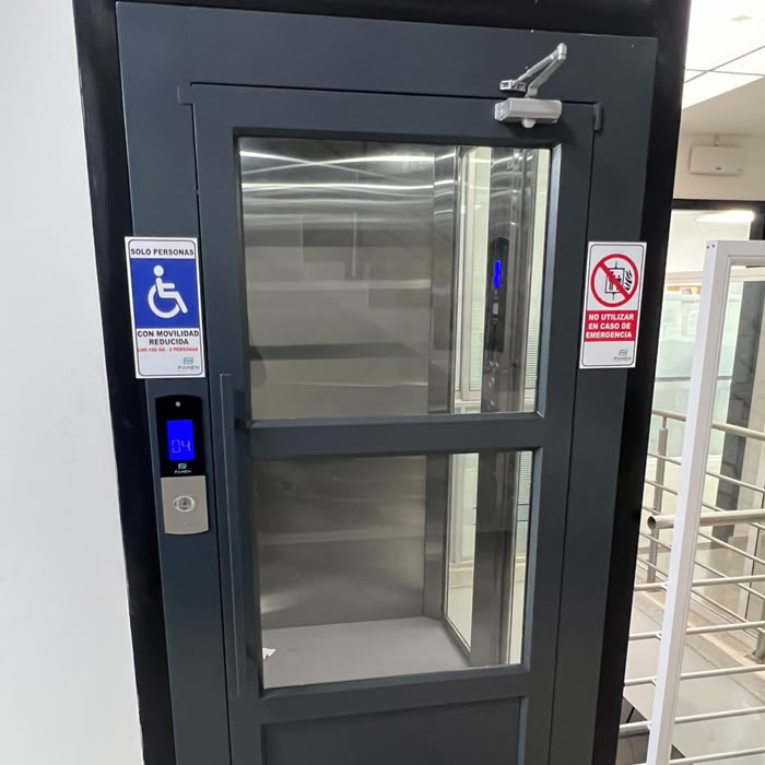 Descubra ascensores accesibles para adultos mayores y personas con movilidad reducida, creados para brindar autonomía y seguridad. Consulte a Fahenn en Bogotá y Colombia.