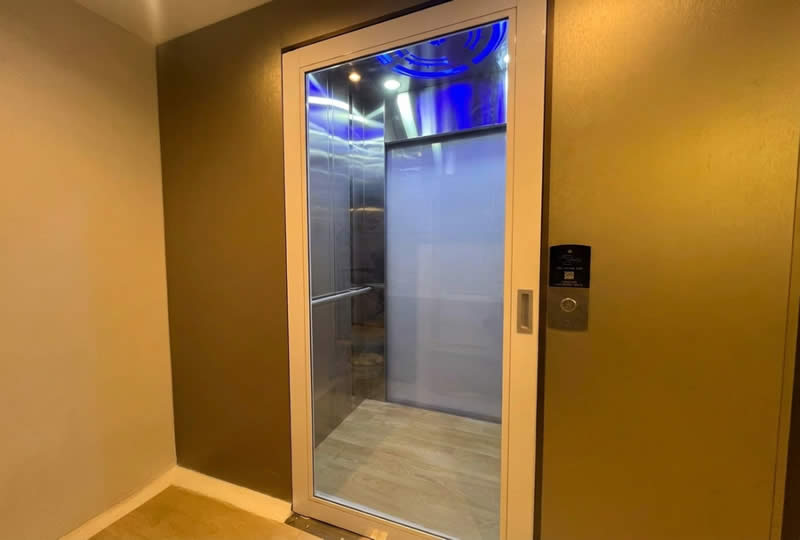 Descubra ya elevador residencial con puerta de cristal y solicite asesoría experta para una solución segura, moderna y confiable con Ascensores Fahenn en Bogotá, Colombia
