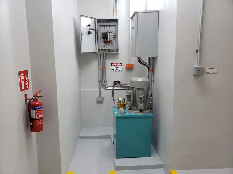 Descubra una unidad hidráulica para ascensor con motor y gabinete de control eléctrico y solicite asesoría para elegir una solución segura y personalizada de Ascensores Fahenn en Bogotá, Colombia