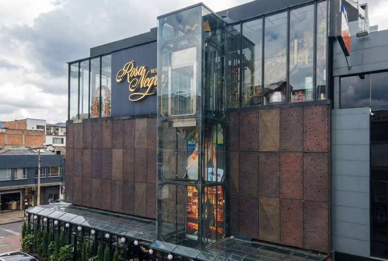 Impulse la accesibilidad de su comercio con ascensores modernos y funcionales para clientes y colaboradores; reciba asesor&iacute;a en Bogot&aacute;, Colombia. Ascensores Fahenn