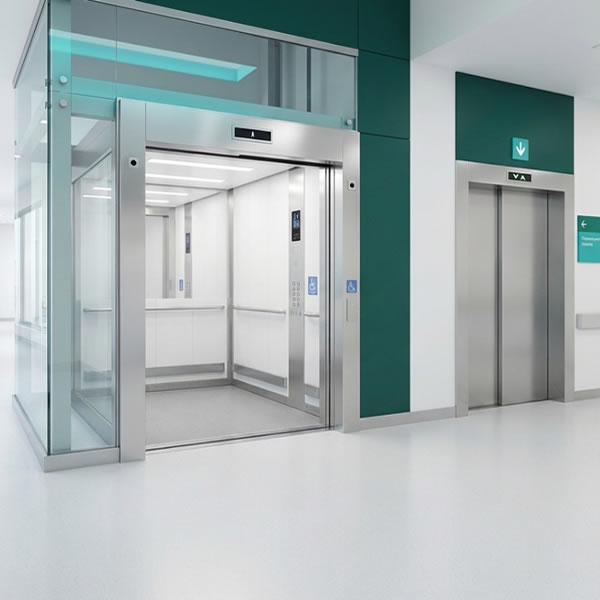 Proteja hoy la movilidad de pacientes, visitantes y personal médico con ascensores accesibles, amplios y confiables para clínicas y hospitales modernos en Bogotá y Colombia